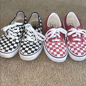 2 pairs of Vans Classics